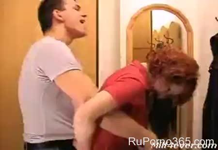 Бухая мамаша безотказная в сексе