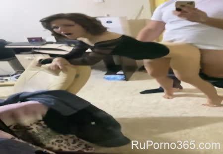 Sosalkino: Пьяная брюнетка после ночного клуба отрабатывает бухло